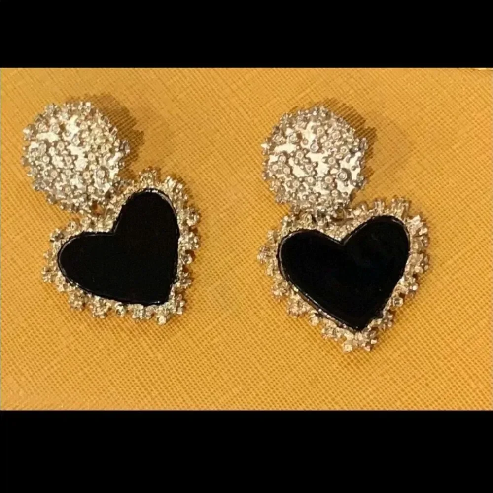 NWOT heart textured earrings - Picture 2 of 2